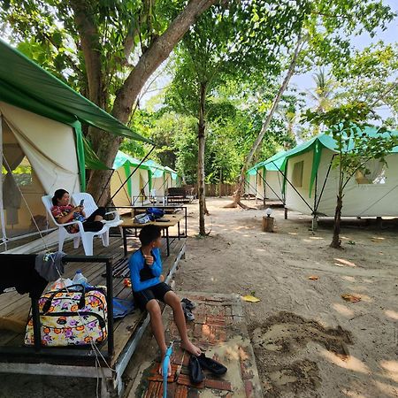 Koh Ngai Camping Restaurant @ Bar Luaran gambar