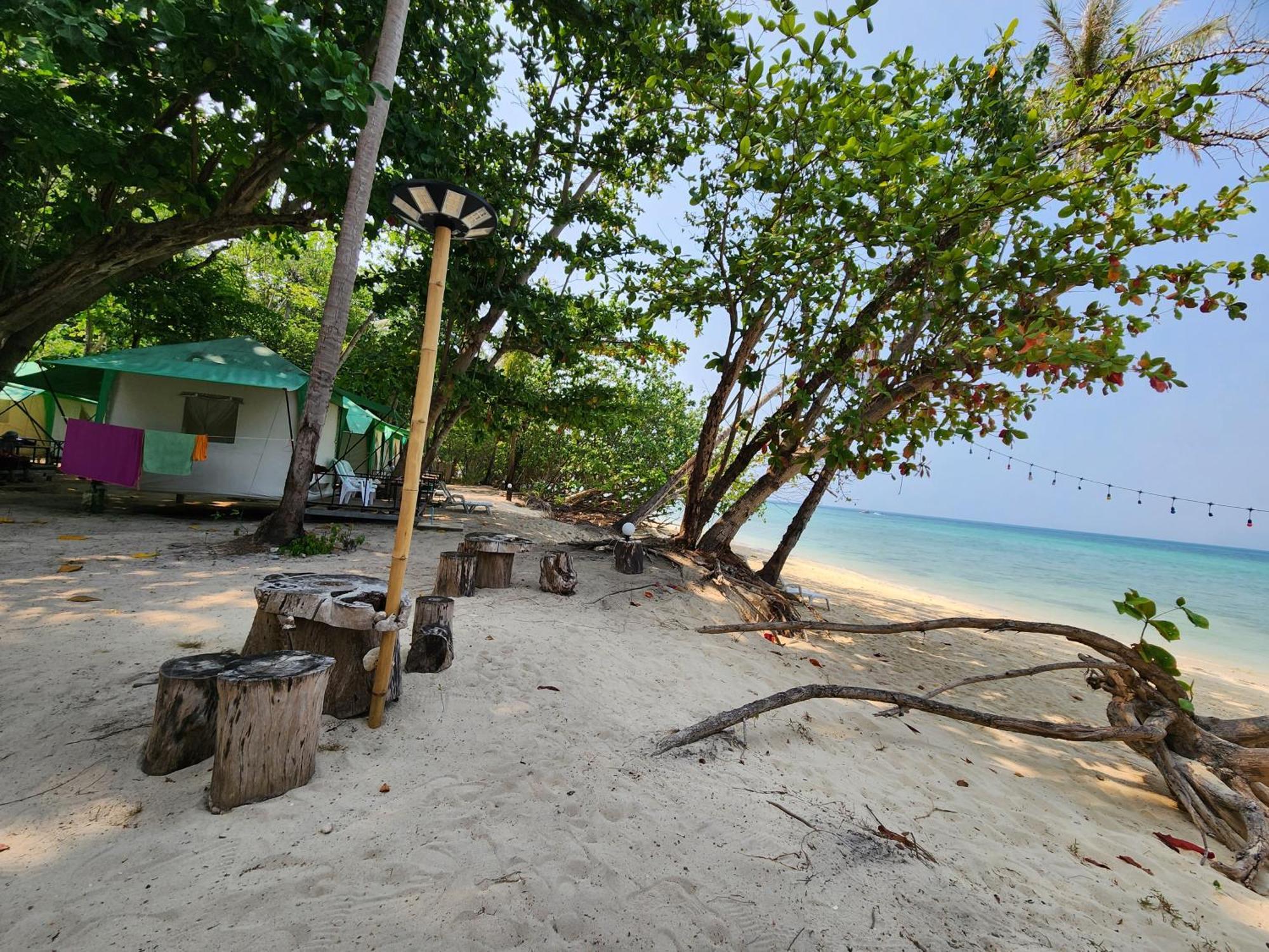 Koh Ngai Camping Restaurant @ Bar Luaran gambar