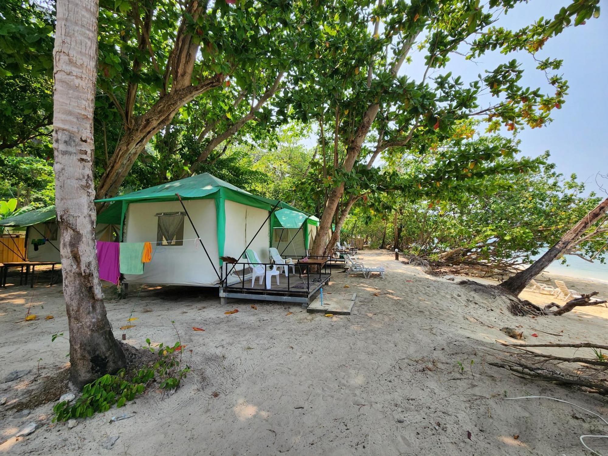 Koh Ngai Camping Restaurant @ Bar Luaran gambar